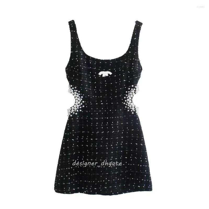 Basic & Casual Dresses Designer Luxurious Women Vintage Tweed Black Plaid Out Dress Female Pearl Decoration Slim Collar VLQM