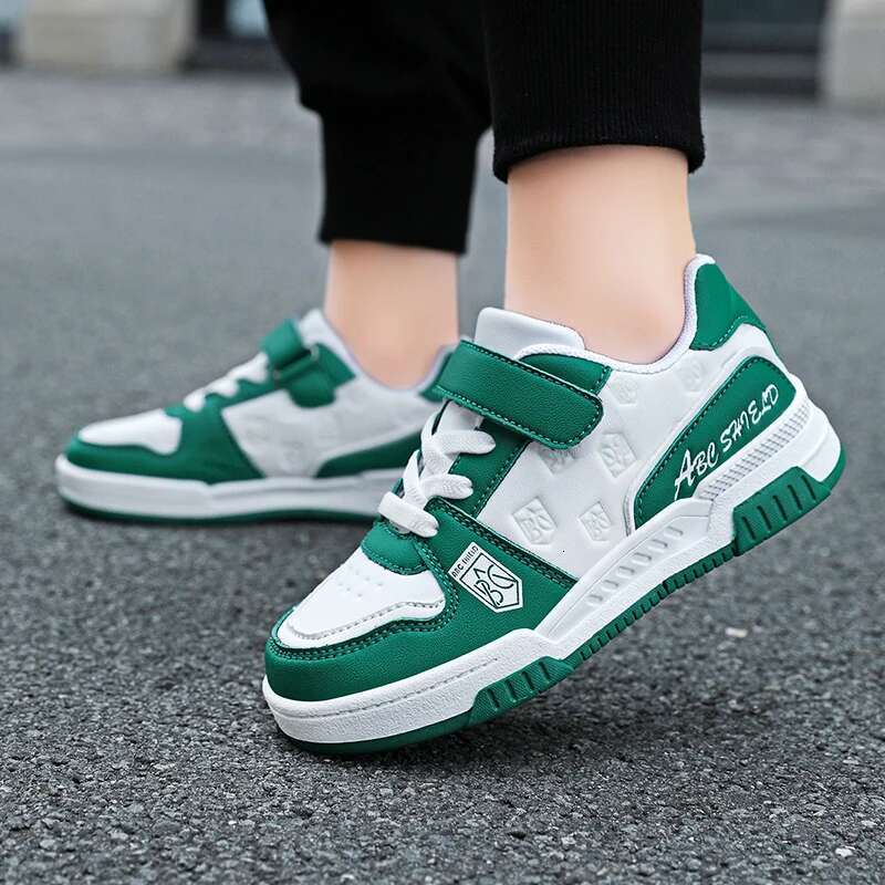 2025 New Fashion Designer Trendy Fashion Children's Skateboarding Leather Outdoor Skateboarding Green Hoodie and Children's Sports Shoes Boy