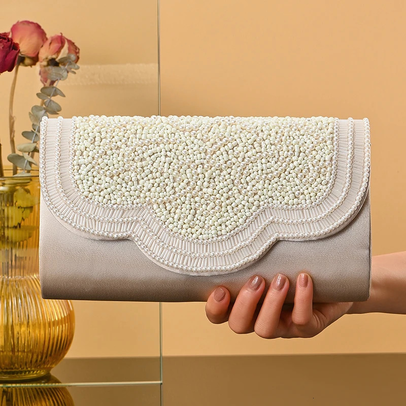 Handmade gold embroidered white pearl handbag suitable shoulder hanging wedding discounts party handbags