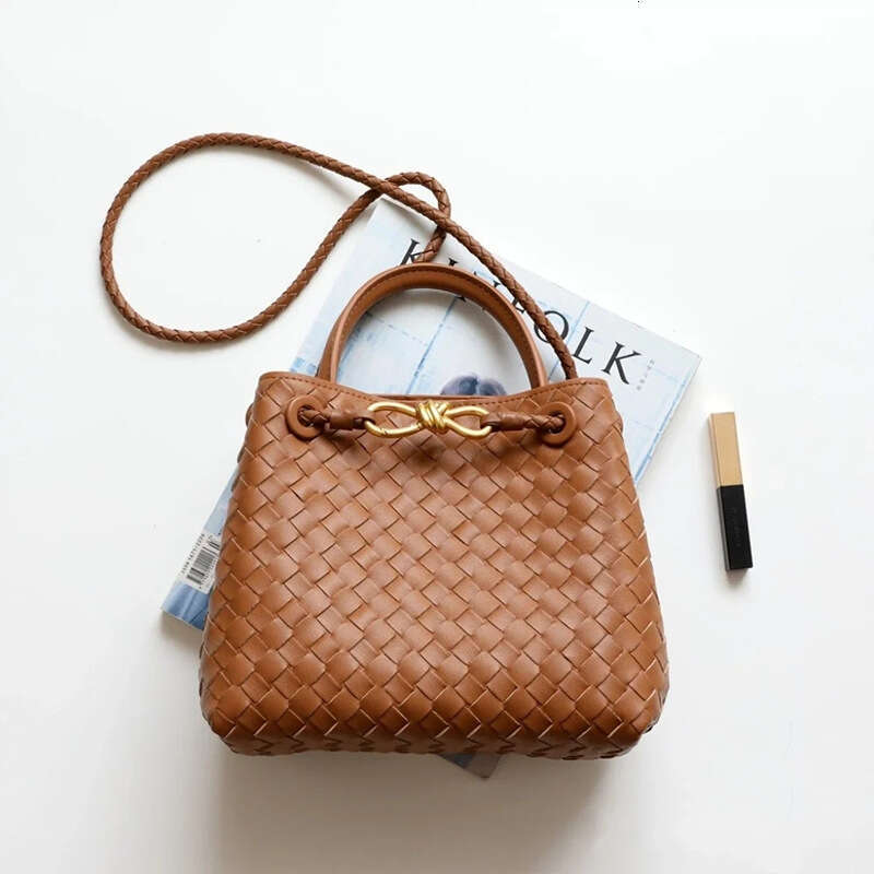 2025 New Cowhide Hand Woven Niche Commuting Versatile Shoulder Bag, Lightweight Luxury Quality, Fashionable