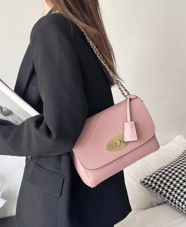 Womens Crossbody Leather Handbag with Stylish Chain Detail - Versatile Shoulder Messanger Style