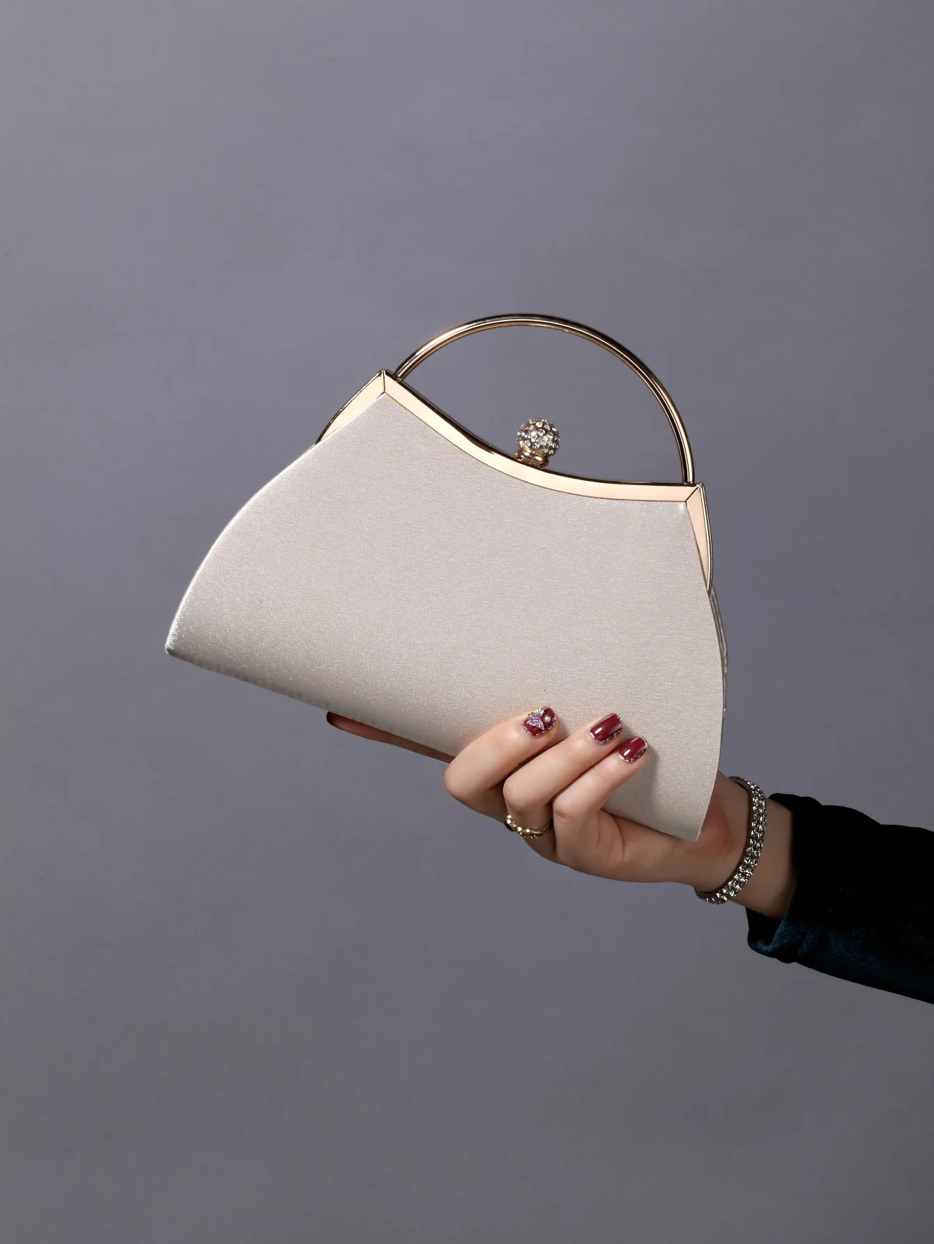 Womens gold sparkling clutch wallet with pleated evening bag and rhinestone ring suitable for wedding parties womens casual handbag 250311