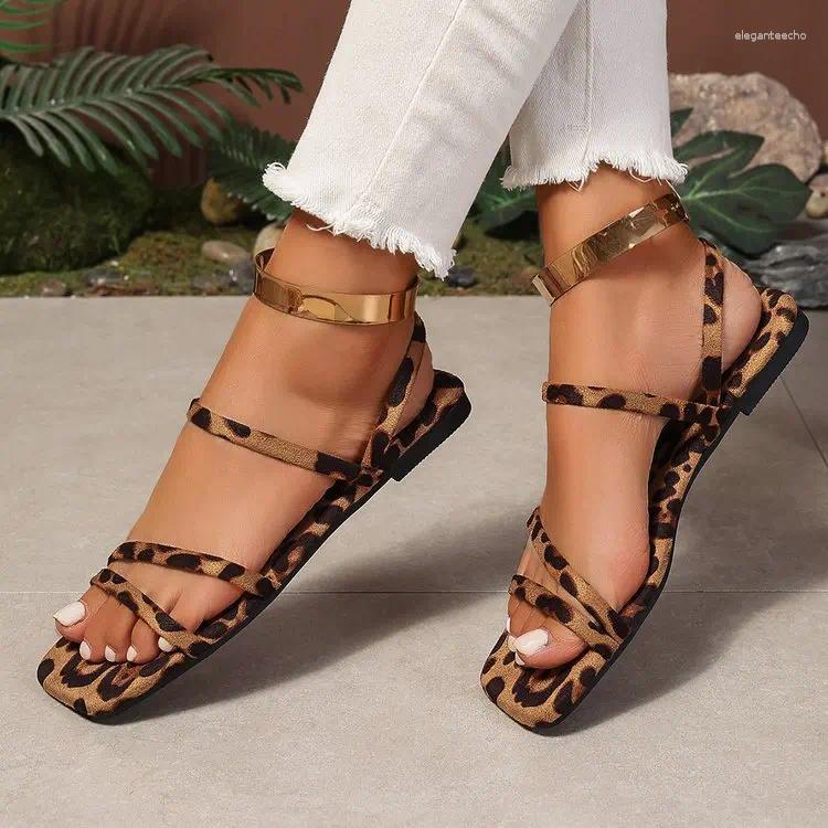 2025 S Fashion Designer Sandals Leopard Print Shoes Low Woman Leather Summer Heels Square Toe Ankle Strap Large Size Heeled Girls Beach Elasti