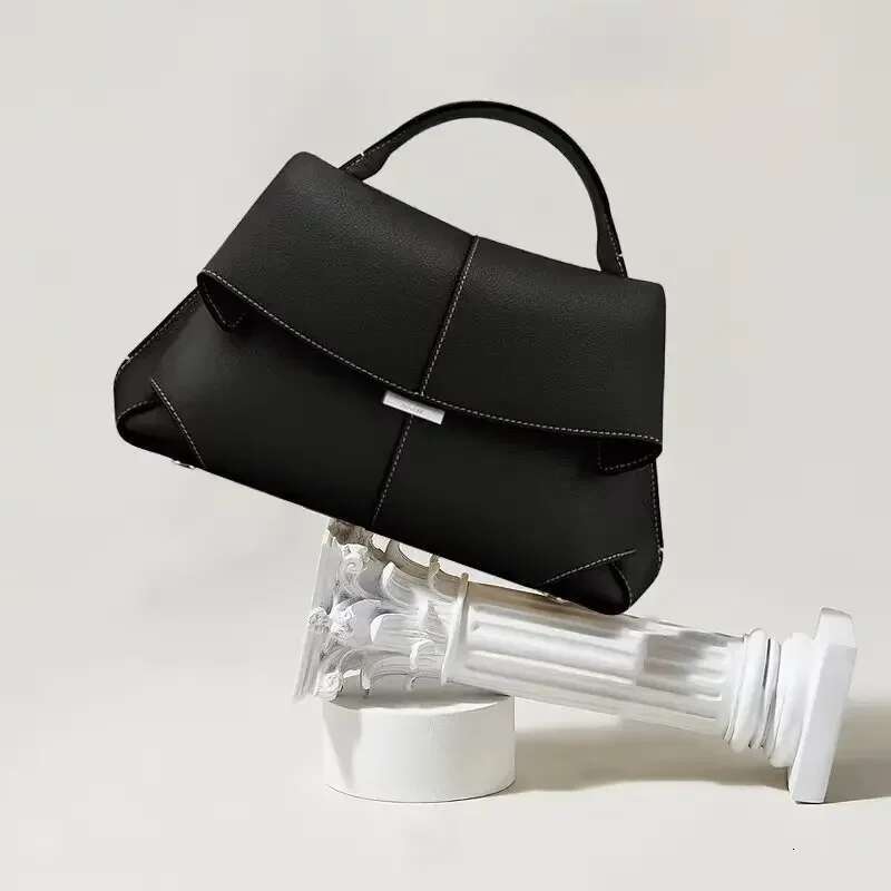 Smile Genuine Leather Women's Bag 2025 New MOKKI Fashionable Single Handbag Suitable for Crossbody Shoulder Back