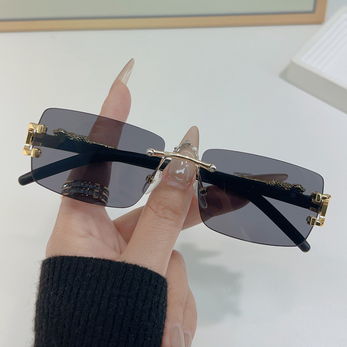 Free shipping 2025 new men women fashion trendy sunglasses daily outfit outdoor recreation Grey Brown Blue Pink sunglasses Leopard decoration