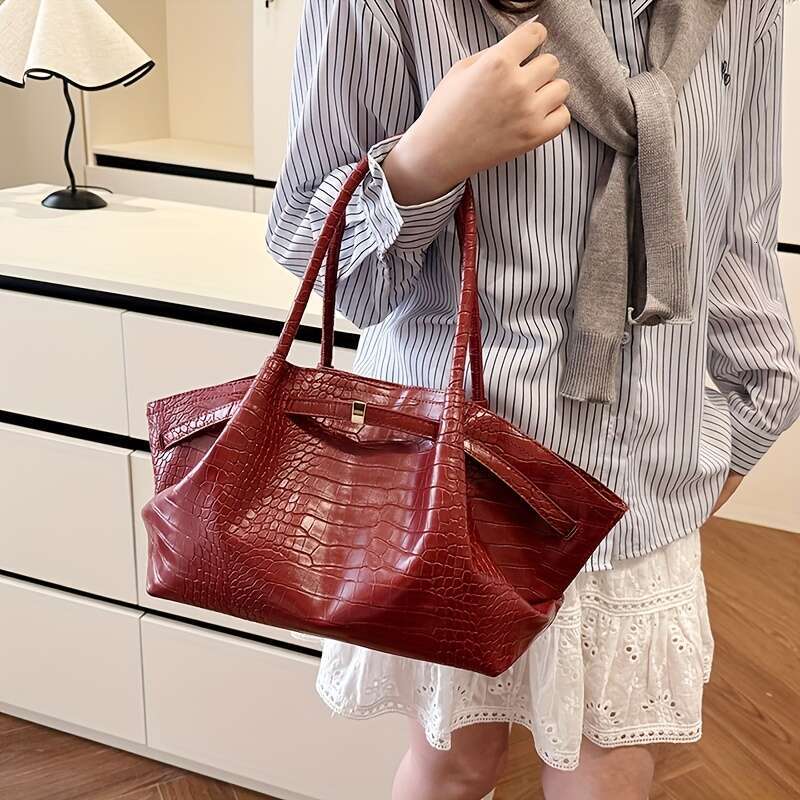 Large-Capacity Shoulder Bag Designed Like Black Crocodile, Featuring a Belt Design Magnetic Closure. It'S Stylish Adaptable, Perfect for Everyday
