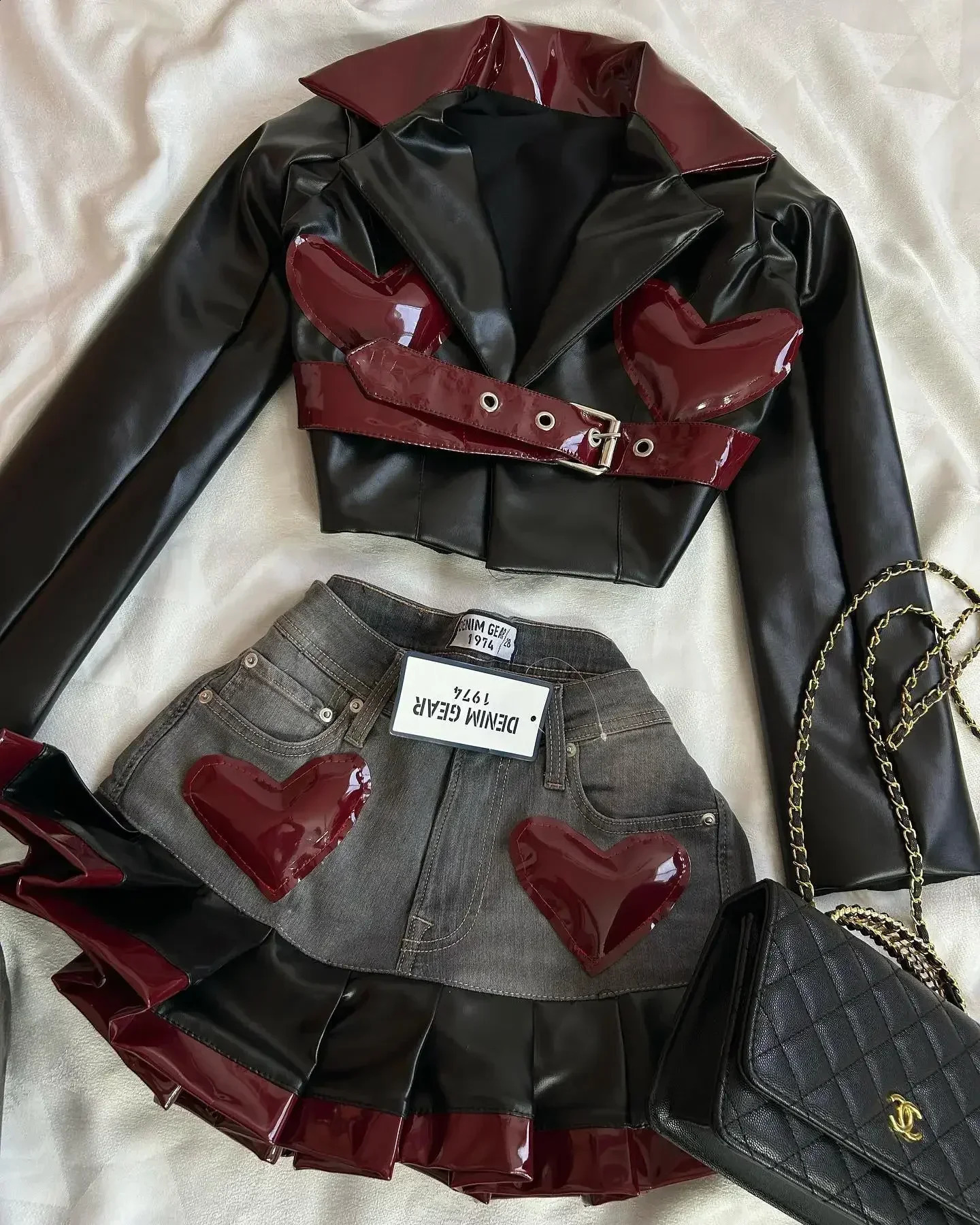 Y2K womens streetwear heart-shaped leather set two-piece Harajuku Gothic jacket trimmed denim patch pleated mini set 250313