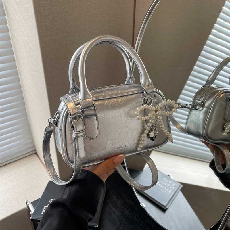 Solid color summer versatile 2024 new reliable design sense niche crossbody bag for wens handheld small square bag Y250321