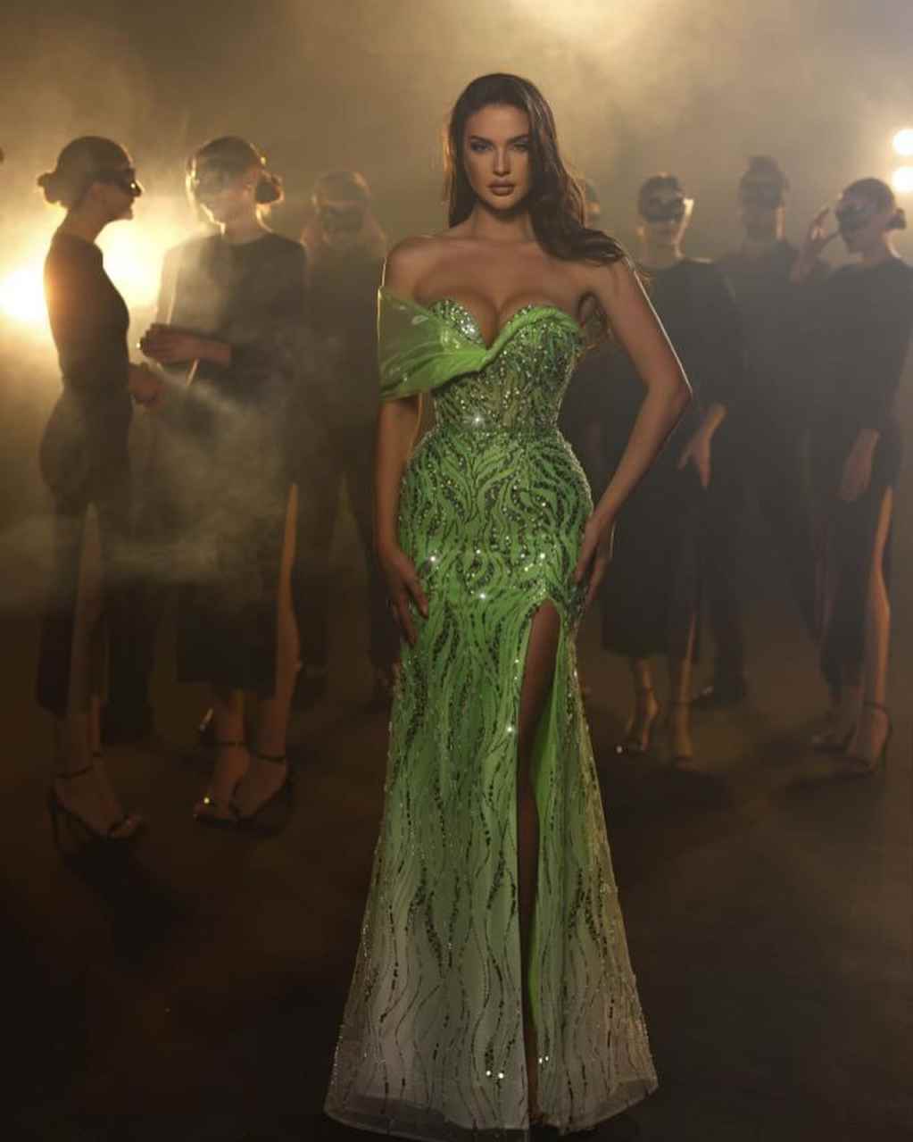 Sexy Evening Dresses For Women One Shoulder Sleeveless Gown Sequins Split Side Sweep Train Party Customized Dress