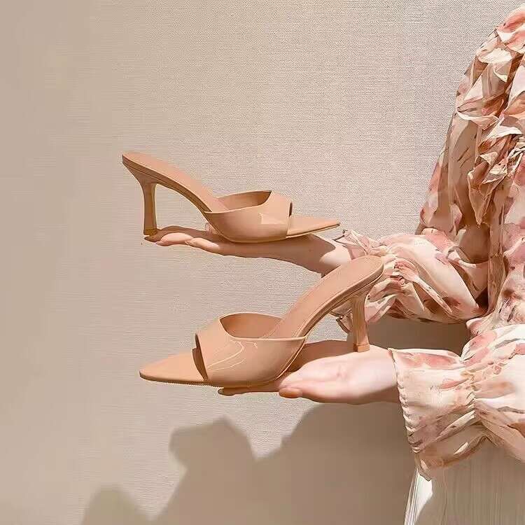 Sharp pointed nude color temperament, wearing thin heel sandals for women in summer 2024, plus size patent leather, sexy and fashionable high heels