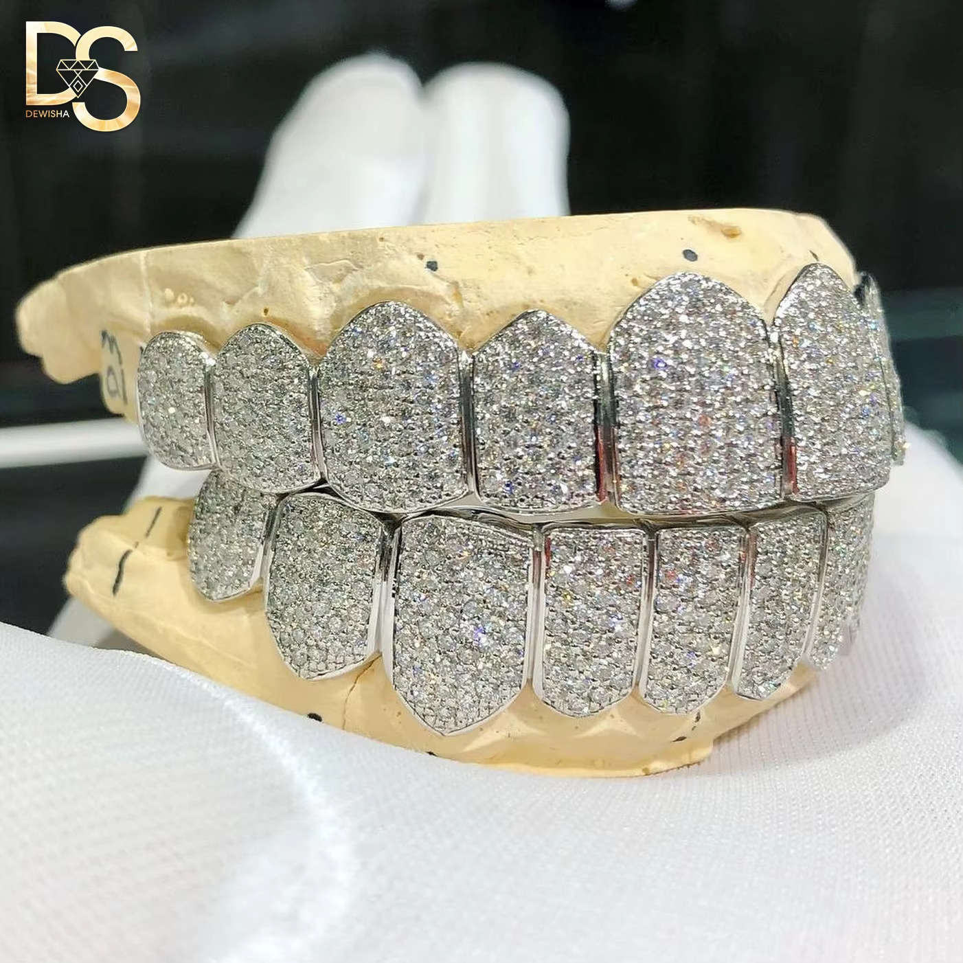 Custom 8 on 8 Teeth Deep Perm Cut VVS Moissanite Hip Hop Grillz Iced Out Sterling Silver 18K White Gold Grillz