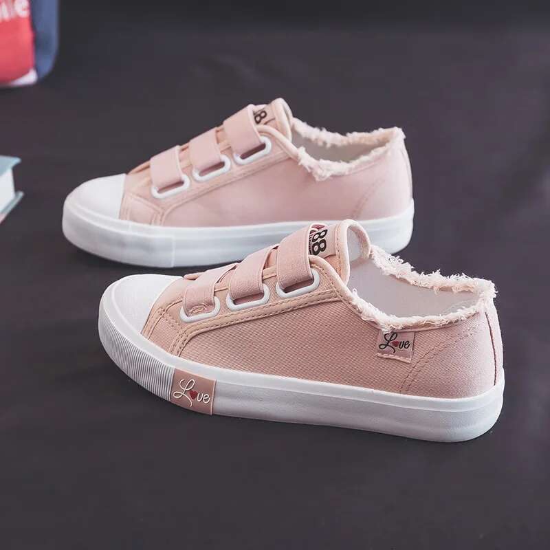 2025 New Casual Fashion Hook and Loop Flat Bottom Low Top Designer Trendy Fashion Anti slip Velcro Sports Shoes Solid Color Board Shoes1