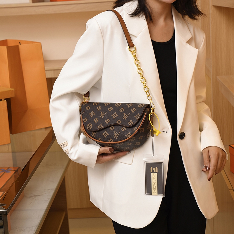 Free Shipping Free Shipping 2025 Designer Shoulder Tote Bags For Womans Ladies Flap Printing Fashion Half Circle Girl Messenger Bag Designer Bag Luxur