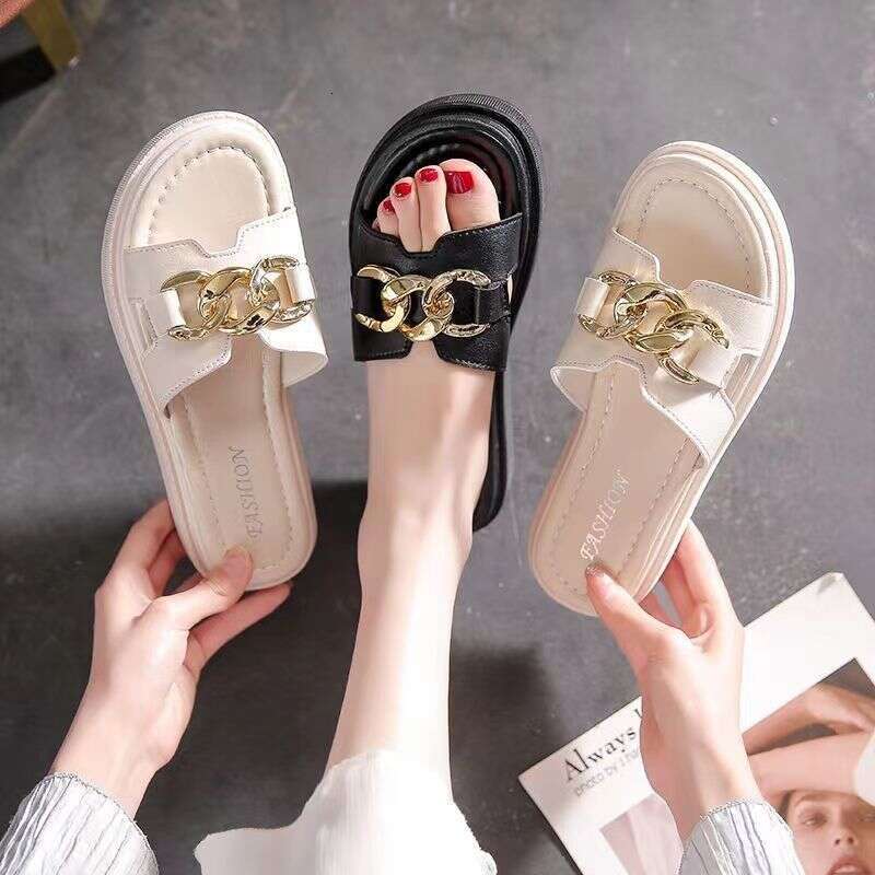 Sandals for women in the summer of 2024, fashionable thick sole, casual flat bottom, small fragrant style, non slip, versatile cool