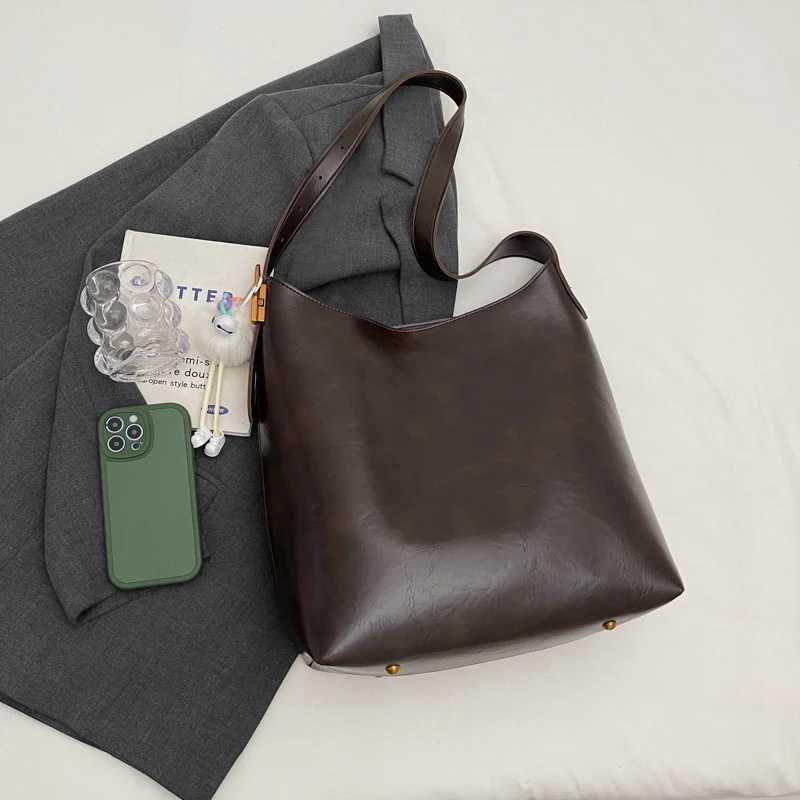 Womens PU leather large capacity bucket bag womens shoulder messenger bag classic simple casual womens handbag Y250315