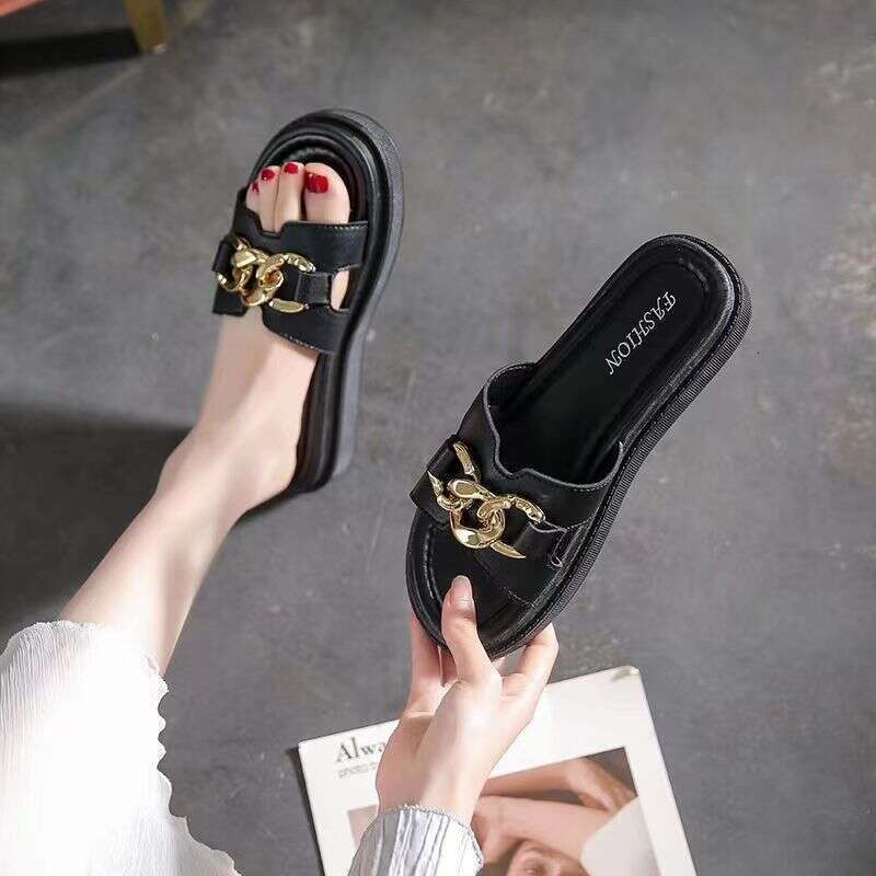 Sandals for women in the summer of 2024, fashionable thick sole, casual flat bottom, small fragrant style, non slip, versatile cool