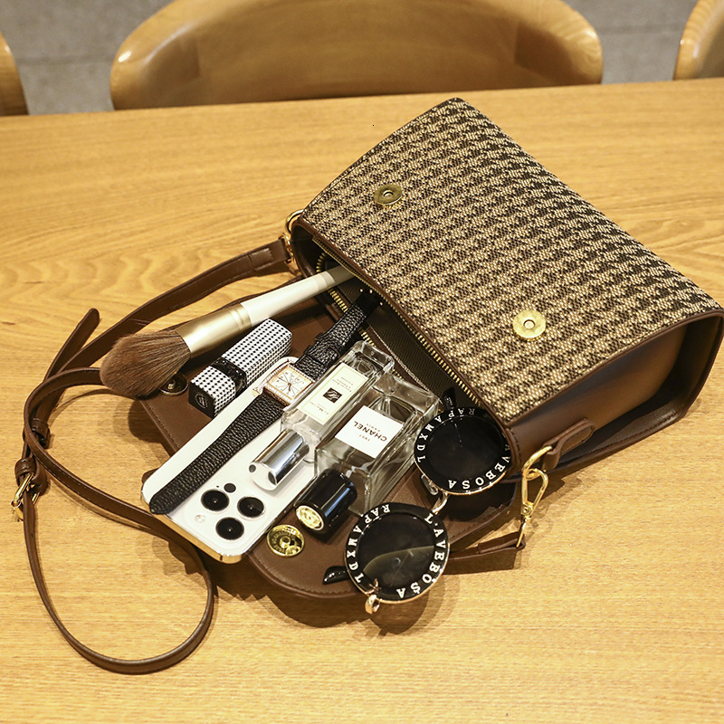 Korean Version Handbag 2024 New Fashionable And Versatile High Appearance Commuting Shoulder Crossbody For Women Small Square Bag