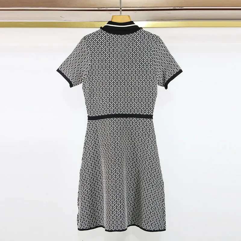Office Ladies Slim Knit Elegant Short-Sleeved Zipper Comfortable French Brand V-Neck Dress Women