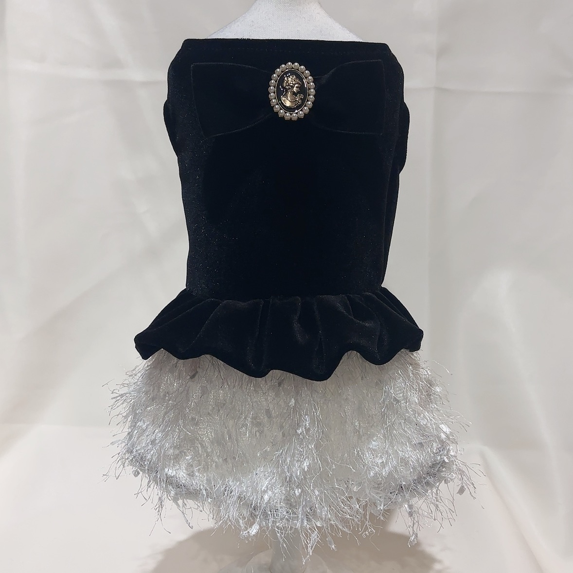 free shipping Dog with Bowknot, All Weather Clothes Holiday Princess Pet Dresses Wedding Evening Dress Fashional Puppy Skirt for Small Dogs Cats Girl 