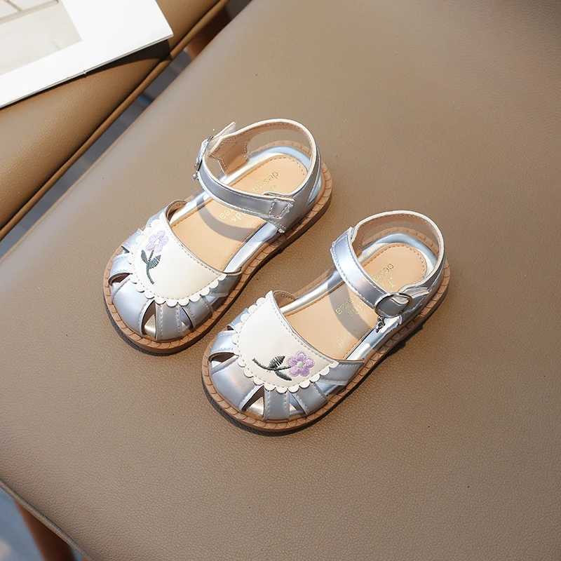Girl Leather Princess Sandals 2024 Summer New Casual Retro Barefoot Embroidered Flower Soft Bottom Half SandalsT250315
