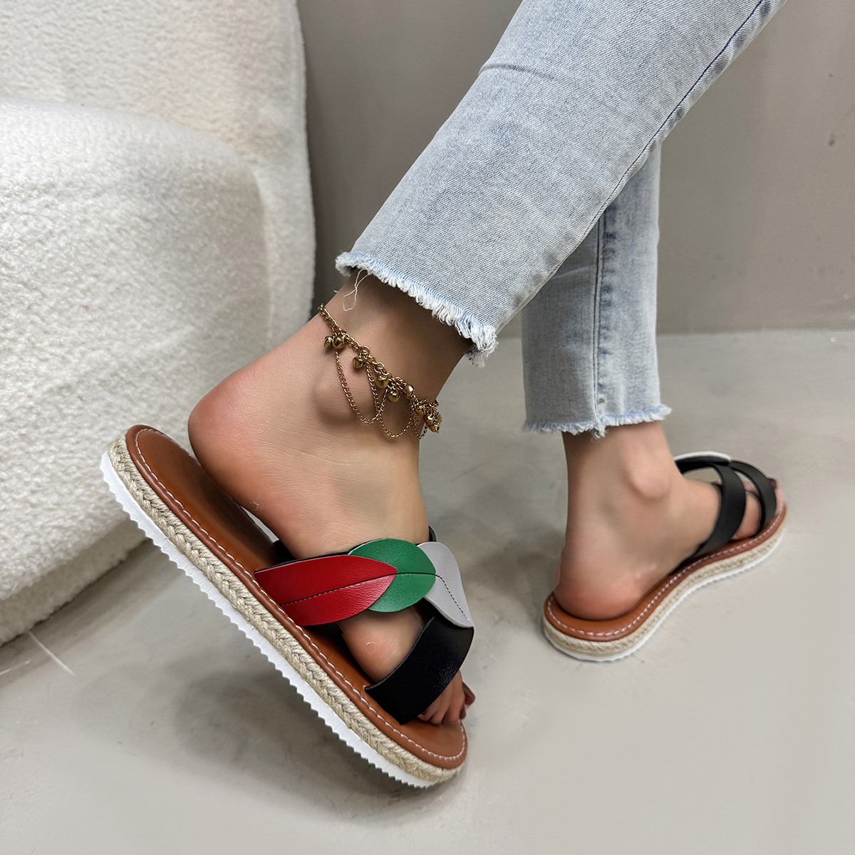 Elegant Women's Open-Toe Flat Sandals - Lightweight and Breathable Footwear for Hot Days