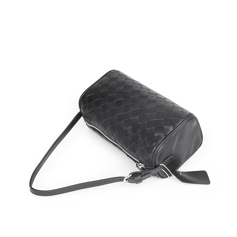 24 New Pleated Pillow Bag Woven Single Shoulder Crossbody Leather Handbag For Women, Compact And Versatile