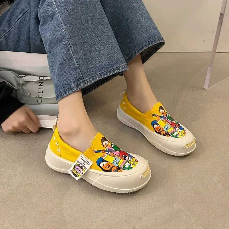 Women Platform Vulcanized Shoes 2024 New Woman Thick Sole Canvas Loafers Fashion Graffiti Sneakers Outdoor Flats Sports Shoes Y250315