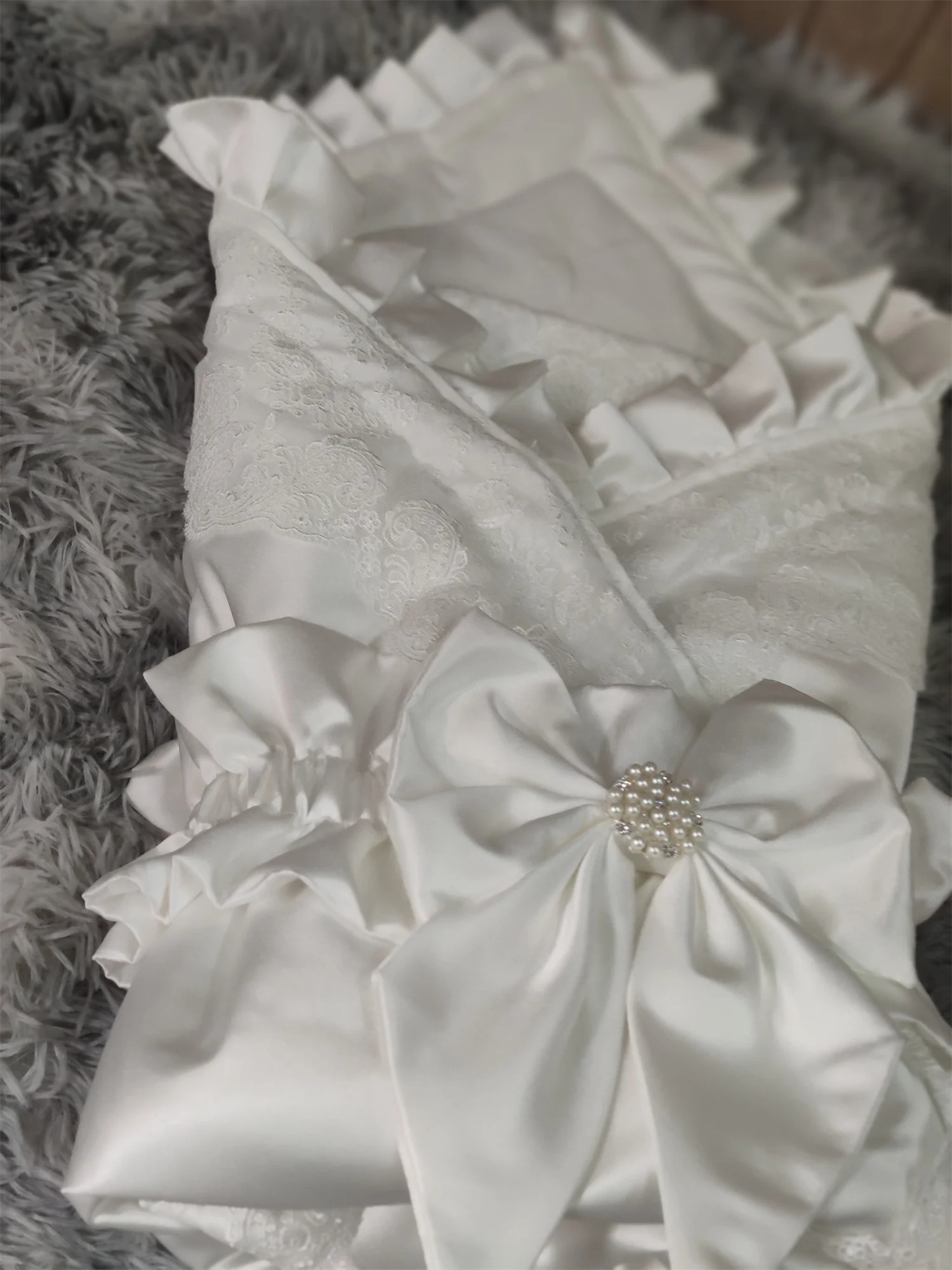 Soft Satin Wedding Fabric Infant Swaddle Blankets Soft Baby Girls Boys Stroller Wraps With Sash White Christening swaddle 250314