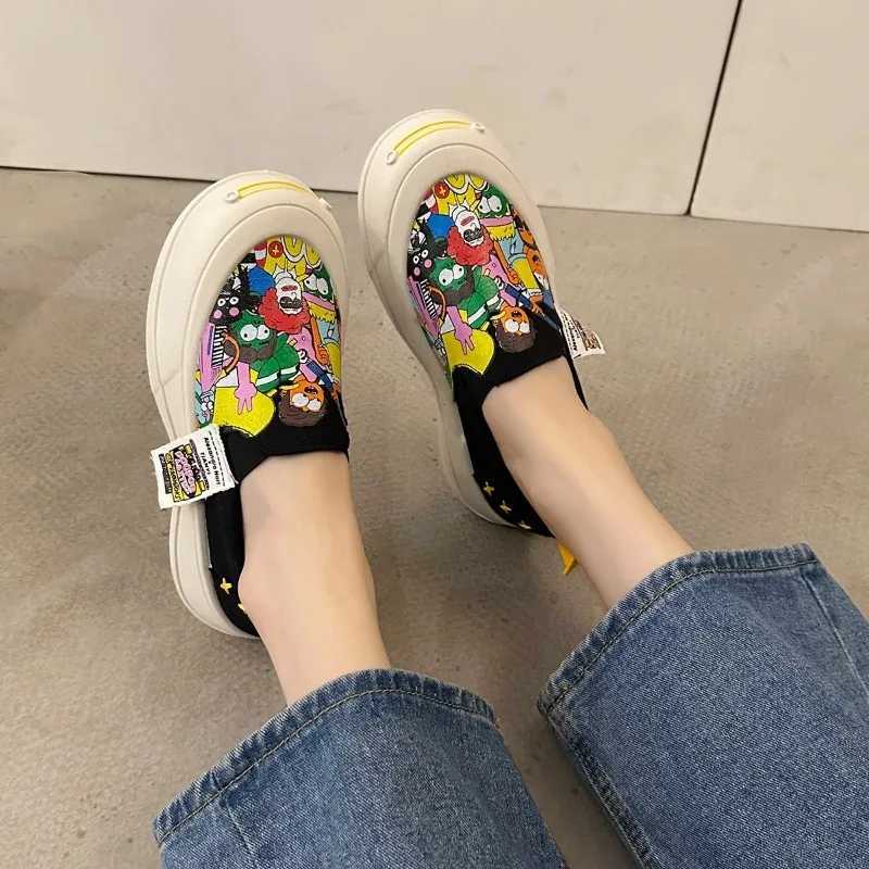 Women Platform Vulcanized Shoes 2024 New Woman Thick Sole Canvas Loafers Fashion Graffiti Sneakers Outdoor Flats Sports Shoes Y250315