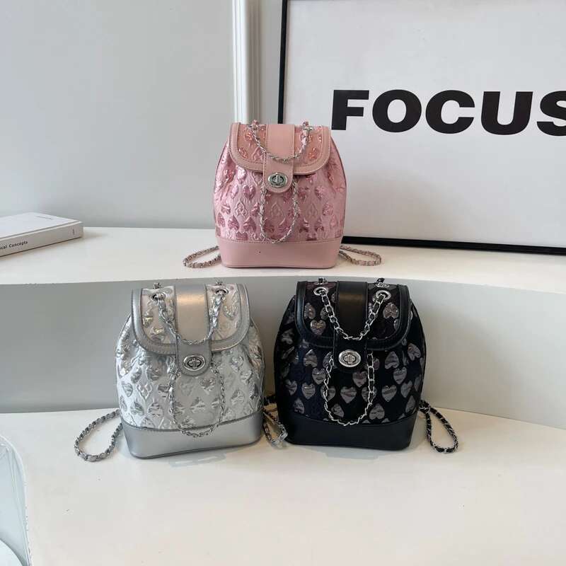 2025 New Heart Shaped Fashion PU Solid Chain Designer Fashion Fresh High Quality Women's Backpack Casual Bag2