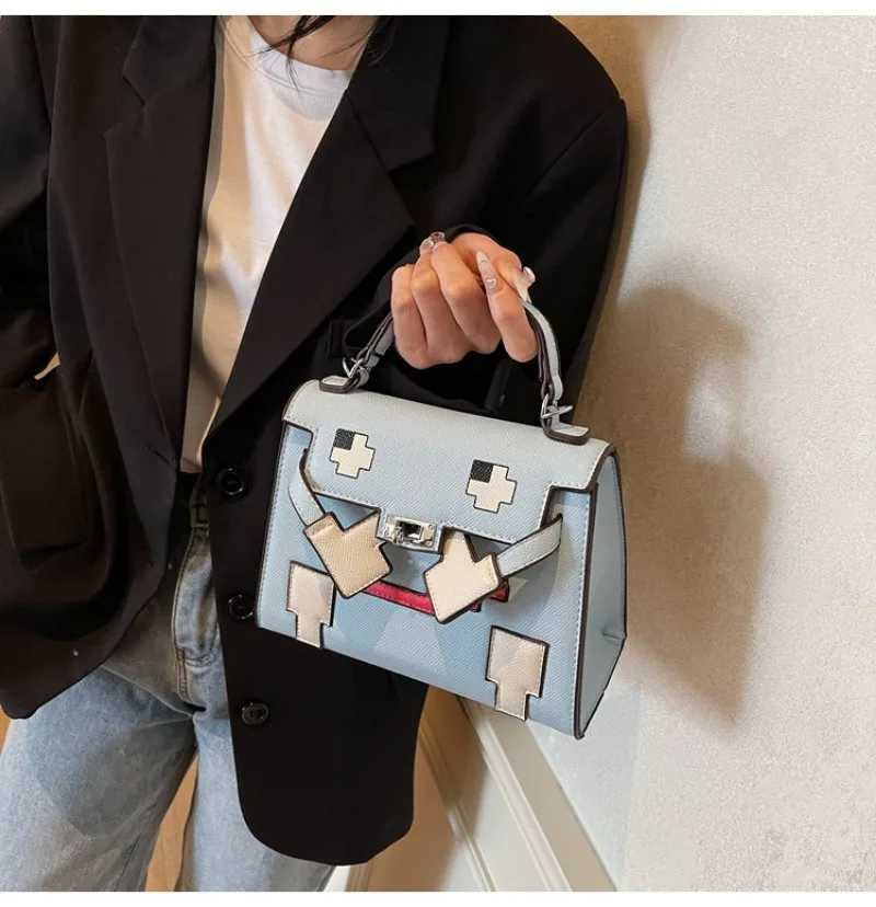 Retro Chic Leather Crossbody Bag - Vintage-Inspired Clutch With Gold Letter Multipurpose Casual Commuter Design Y250315