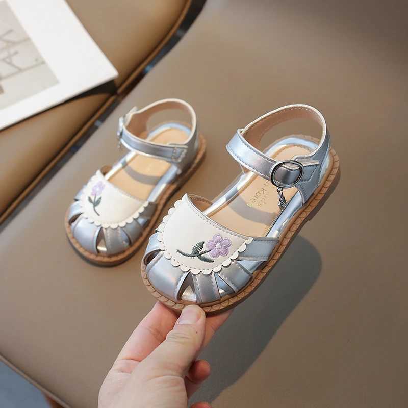 Girl Leather Princess Sandals 2024 Summer New Casual Retro Barefoot Embroidered Flower Soft Bottom Half SandalsT250315