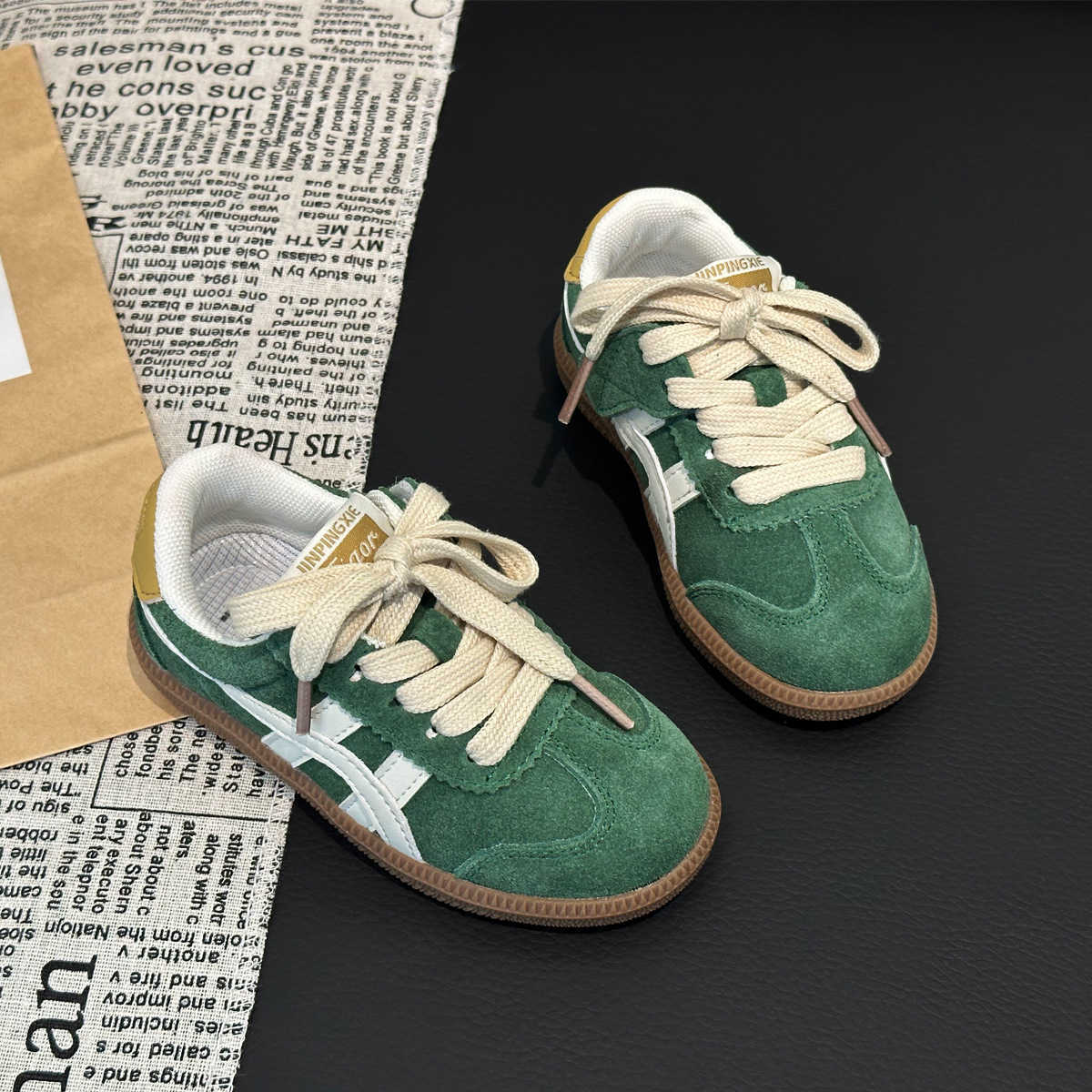 Athletic Outdoor 2025 Autumn New Childrens Training Shoes Mens and Womens Genuine Leather Board Shoes Middle and Large Childrens Casual Student SportY