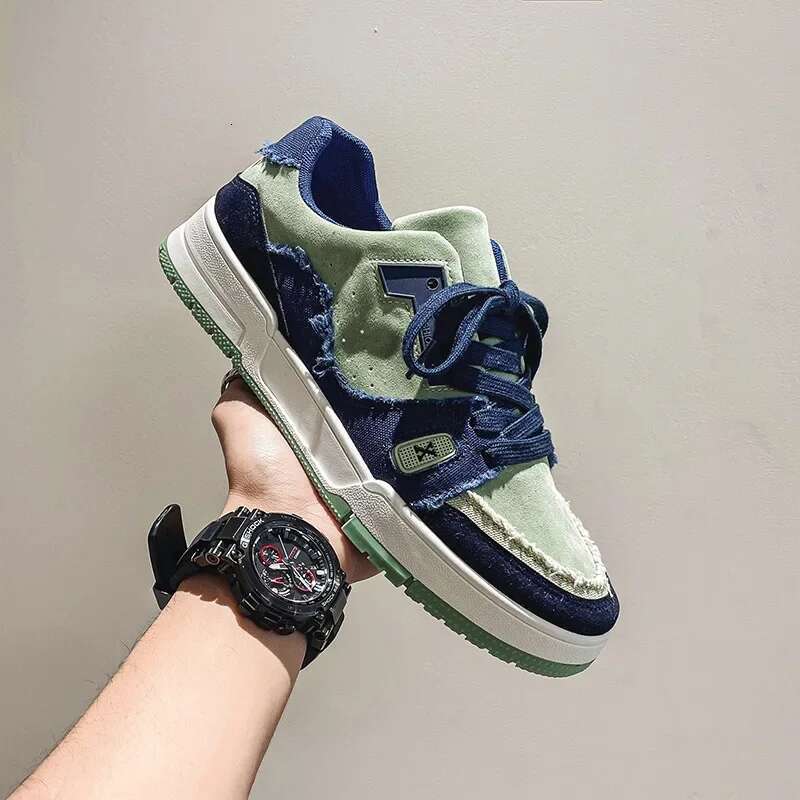 2025 new sports fashion personalized men's shoes designer trend fashion hot selling color matching soft soled shoes fashion student casual shoes1