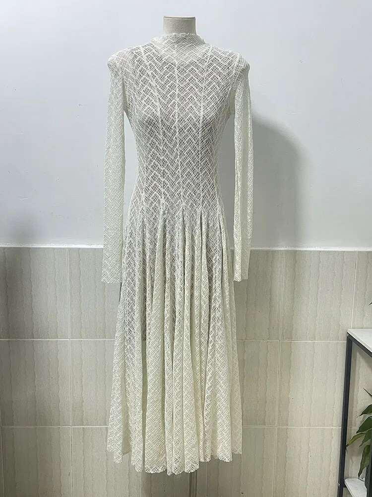 DEAT Fashion Lace Dress Women's Round Neck Hollow Out Slim Long Sleeve Retrac Waist Big Swing Dresses New 7Ab8070