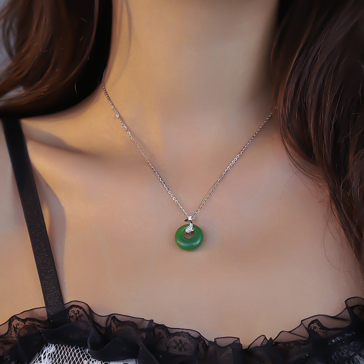 S925 Silver Necklace Women's Japanese And Korean Fashion Emerald Whale Safe Buckle Necklace Minority Natural Chalmedony Clavicle Chain Jewelry