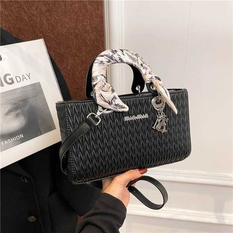 High quality womens chain strap cross body bag womens zipper bag casual travel shoulder bag fashionable design handbag Y250315