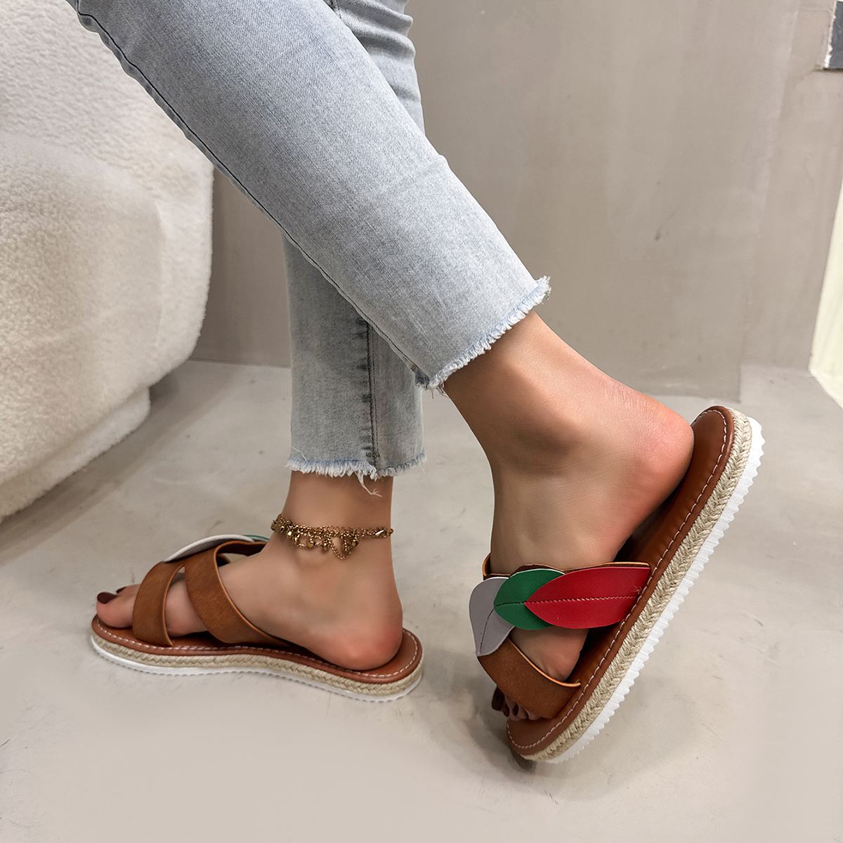 Elegant Women's Open-Toe Flat Sandals - Lightweight and Breathable Footwear for Hot Days
