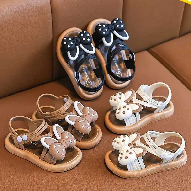 Cute butterfly decorated flat sandals for summer suitable for girls princesses children slippers anti slip beaver outdoor flip up childrens shoesT2503
