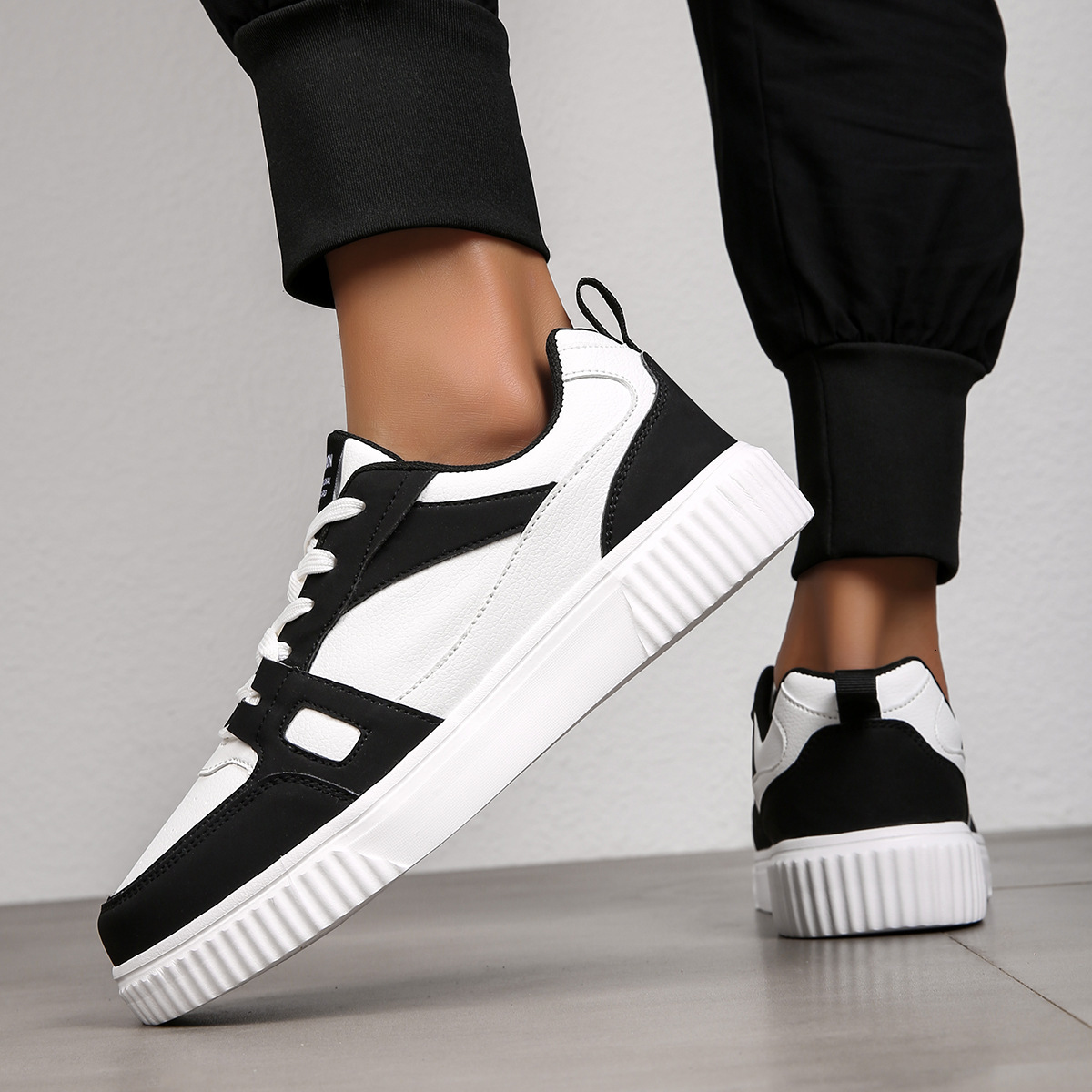 Designer Shoes Men and Women Leather Casual Shoes 2025 New Korean Fashion Couple Sneakers
