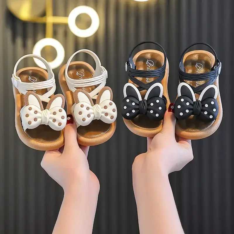 Cute butterfly decorated flat sandals for summer suitable for girls princesses children slippers anti slip beaver outdoor flip up childrens shoesT2503