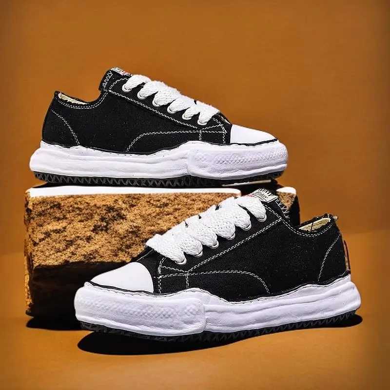 New autumn canvas shoes mens low top thick selling high gain casual sports shoes Y250315
