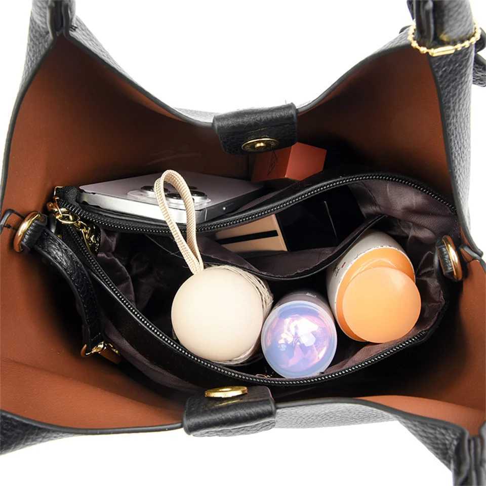 Womens soft leather handbag retro shoulder bag luxury designer womens large capacity bag Sac A Main Y250315