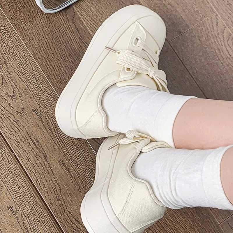 Thick soled white womens shoes 2025 new womens shoes niche casual board shoes popular student canvas shoes trend Y250315