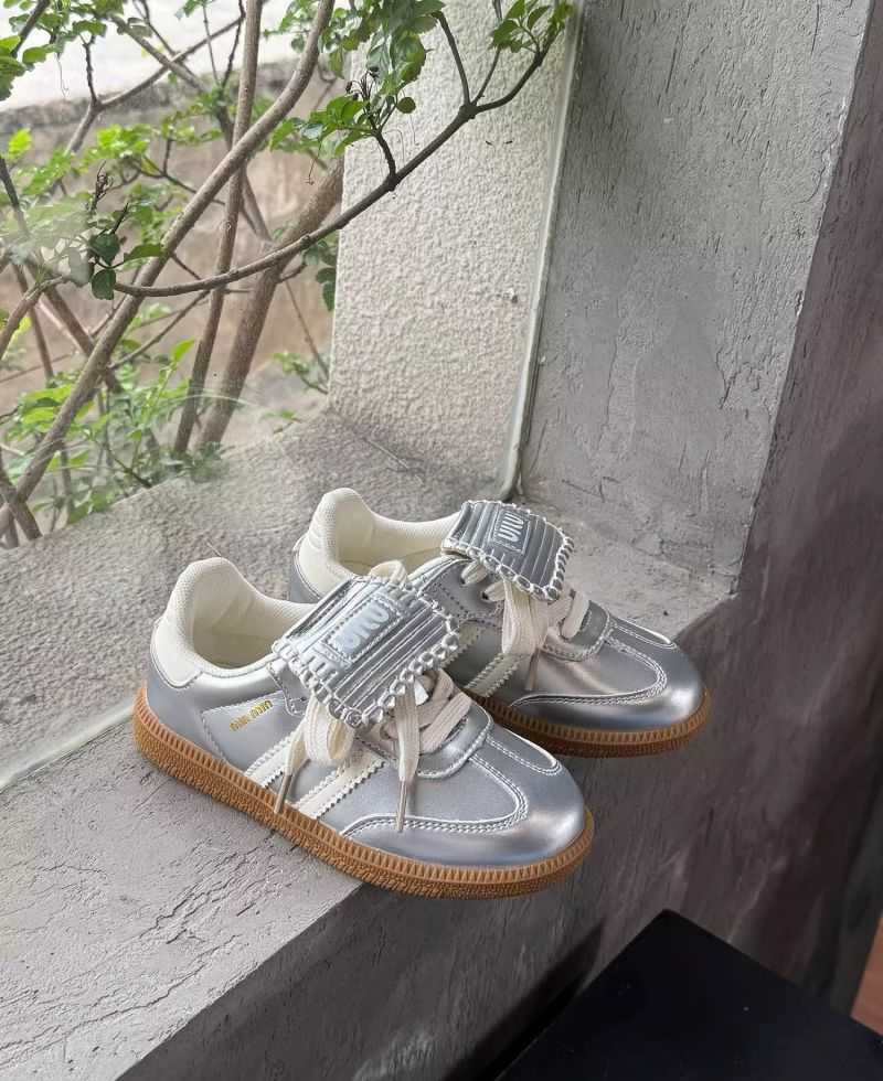 Athletic Outdoor Girls sports shoes 2025 spring and autumn new childrens shoes boys sports shoes medium and large childrens baby soft soled shoesY2503