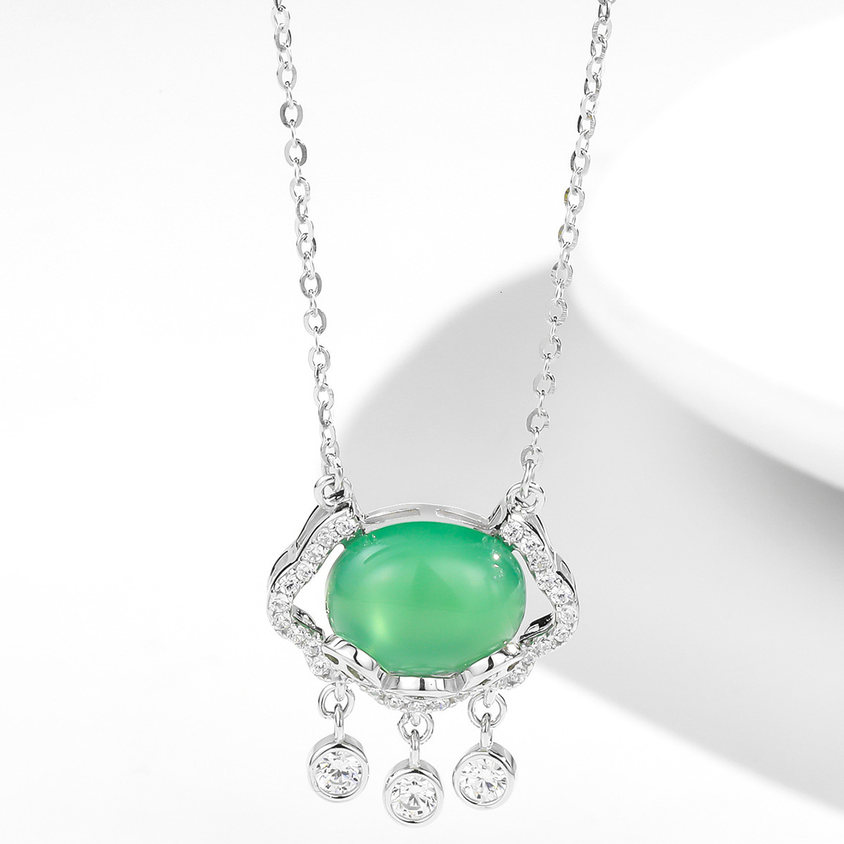 925 Necklace female retro style emerald sterling silver green chalcedonic diamond Peace lock necklace new Chinese clavicle chain jewelry