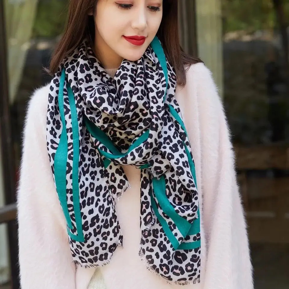 selling Animal Leopard Printed Cotton Womens Winter Automatic Scalp Shaver Border Wrap Headscarf Foulard Bandana LL181070 250314