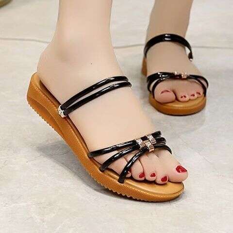 2024 New Summer Fashion Outing Slippers Integrated Soft soled Non slip Shoes for Women Sandals
