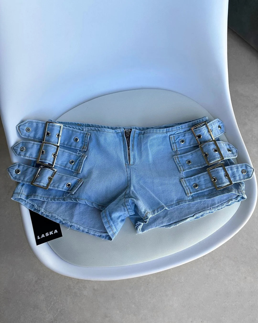 Low waist straight leg American spicy metal belt buckle punk style light wash Distressed denim hip embrace super shorts 250312