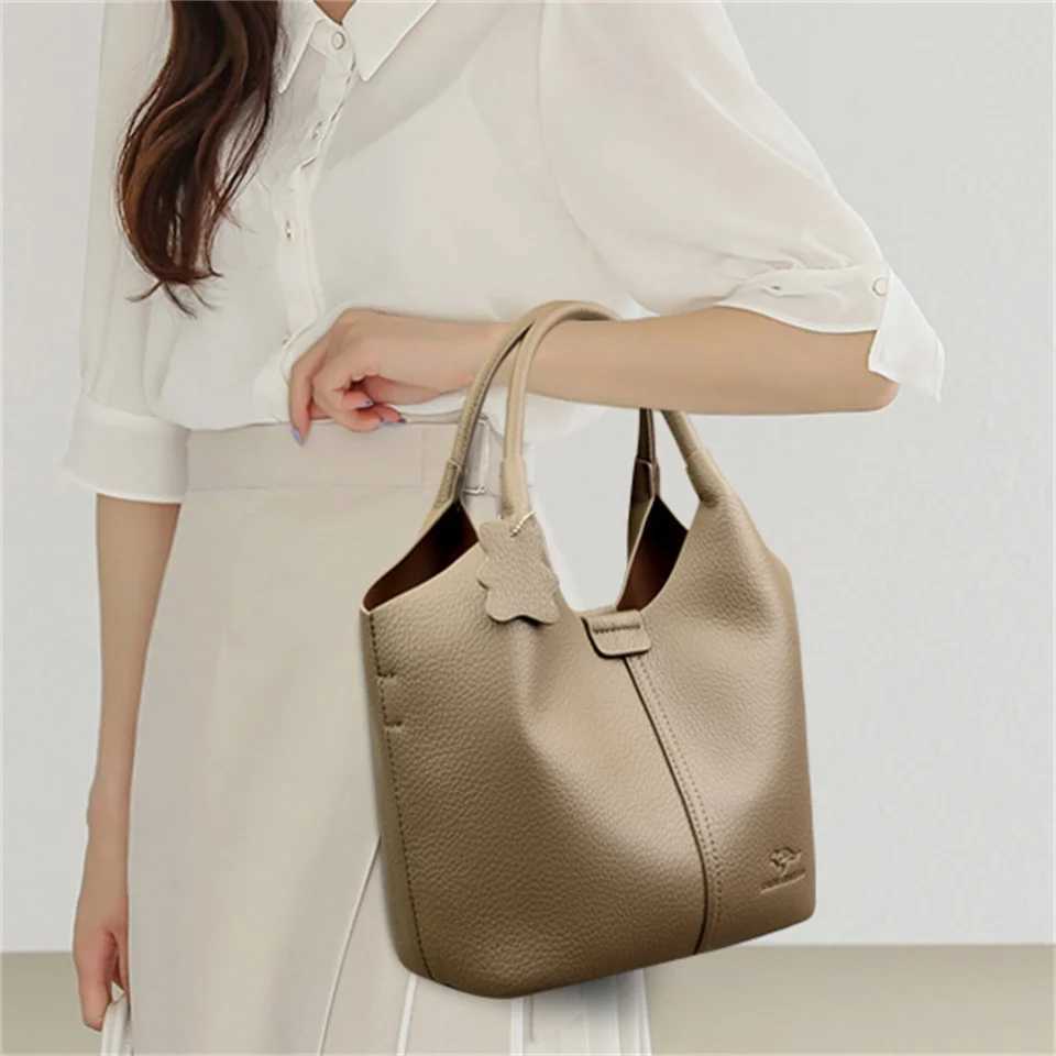 Womens soft leather handbag retro shoulder bag luxury designer womens large capacity bag Sac A Main Y250315